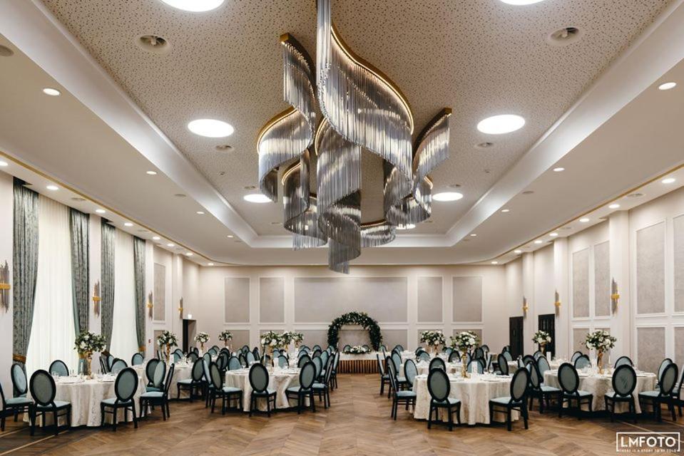 Ruda Rozaniecka Debowy Dwor酒店 外观 照片